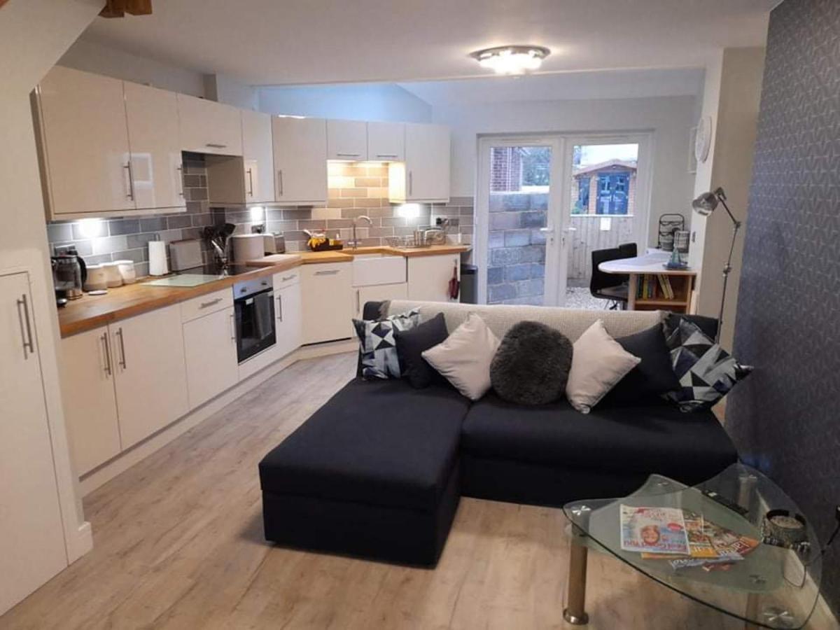 Outstanding Modern 1-Bed House in Chippenham Chippenham (Wiltshire) Exterior foto