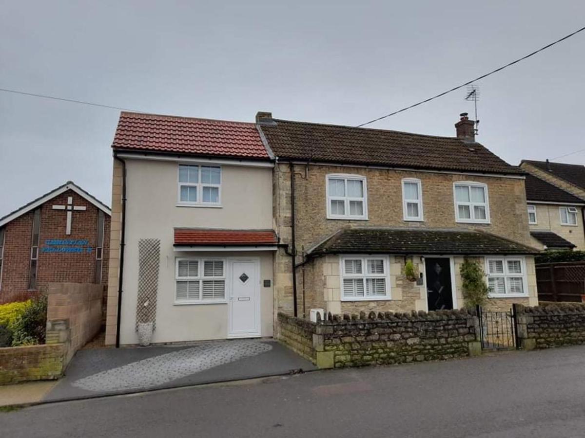 Outstanding Modern 1-Bed House in Chippenham Chippenham (Wiltshire) Exterior foto